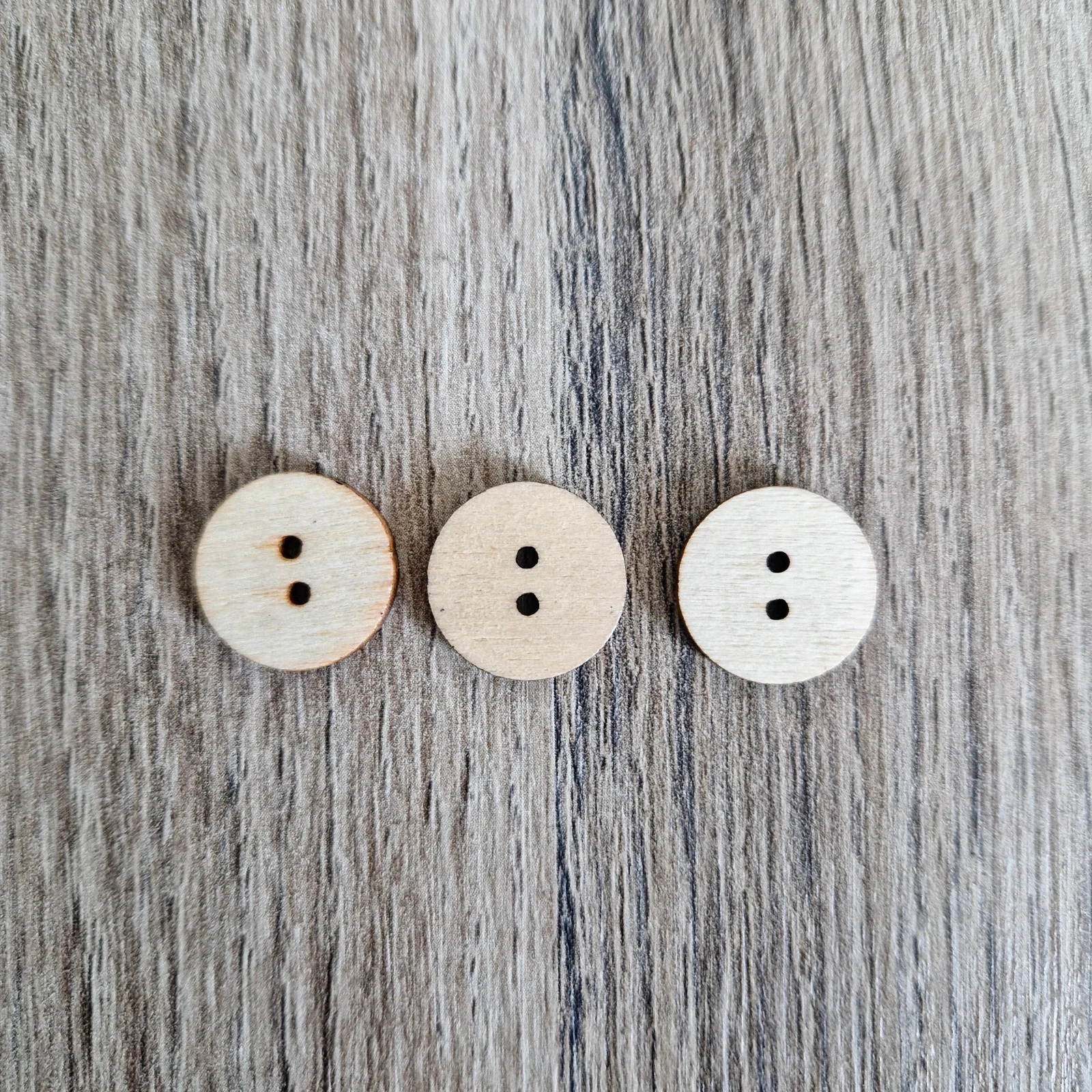 Lot of 3 vintage wooden buttons – photo 2